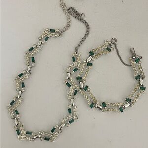 Source Unknown Silver and Green Necklace Set